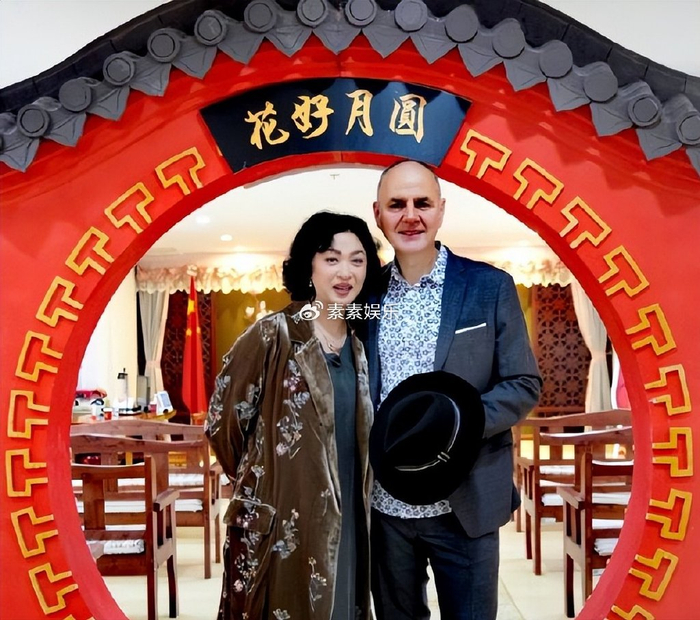 金星和汉斯重新登记结婚她为了孩子等待这一刻已有18年