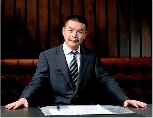 捧“小鲜肉”上位,抢女明星饭碗,美妆大佬背后的资本局