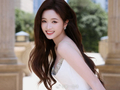 吴宣仪音乐剧造型头戴金属船型发冠演绎海盗女王