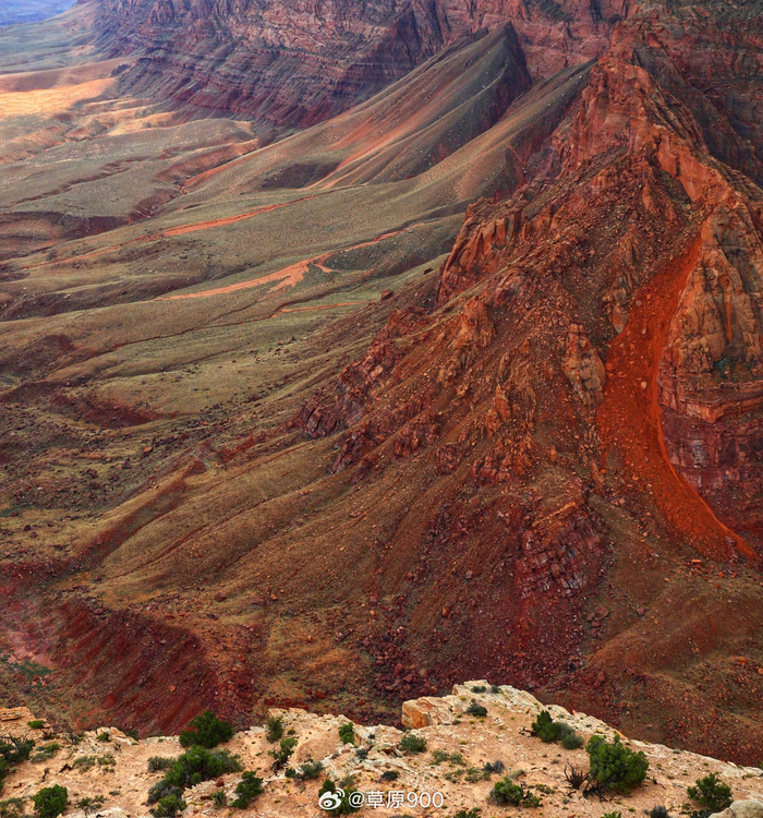 那年自驾到美国亚利桑那州大峡谷开的是当地的越野车沿途坎坷上气不接