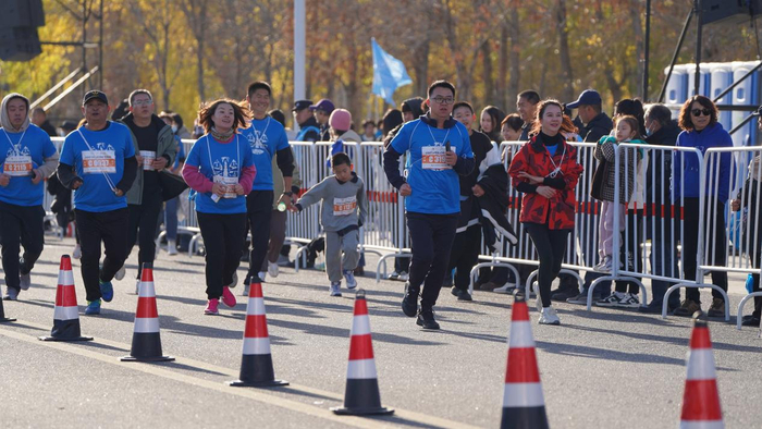 42.195公里6000人!2023克拉玛依马拉松圆满收官__财经头条