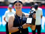 2026WTA巴特洪堡站：穆霍娃坐收退赛大礼 斩获生涯草地及WTA500首冠