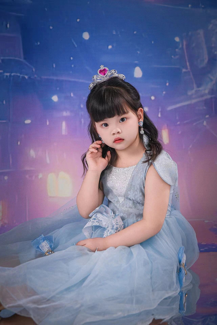 韩安冉女儿小猪妹和后爸宋浩然越来越像了