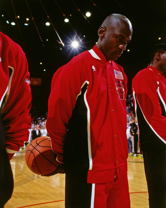 气质无敌分享一组迈克尔乔丹的赛前照