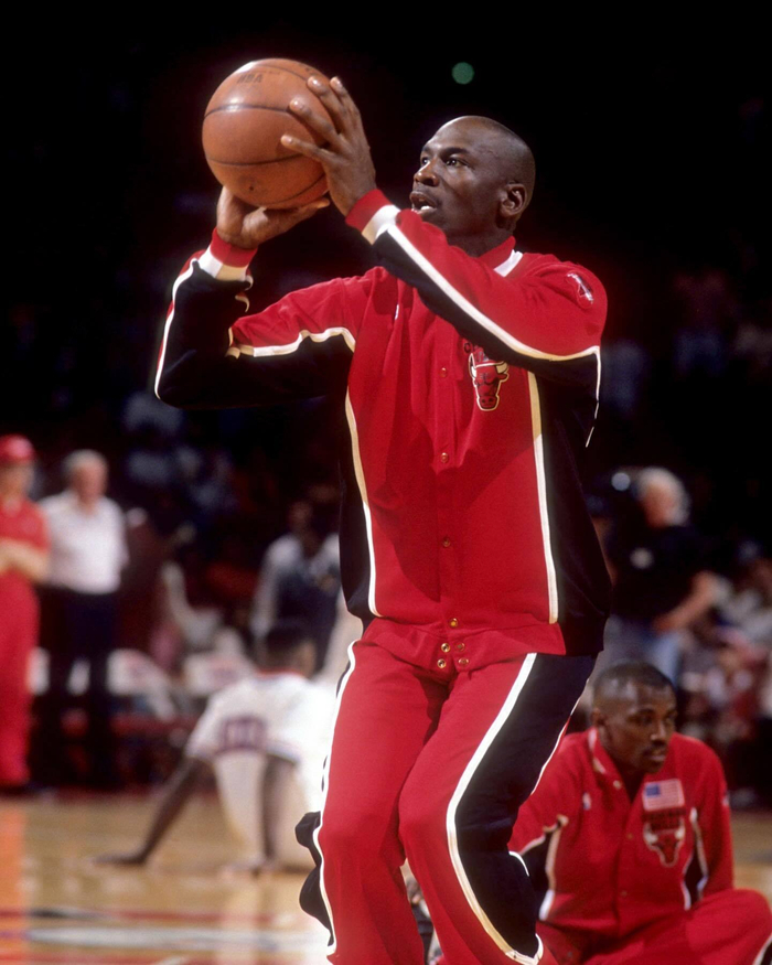 气质无敌分享一组迈克尔乔丹的赛前照