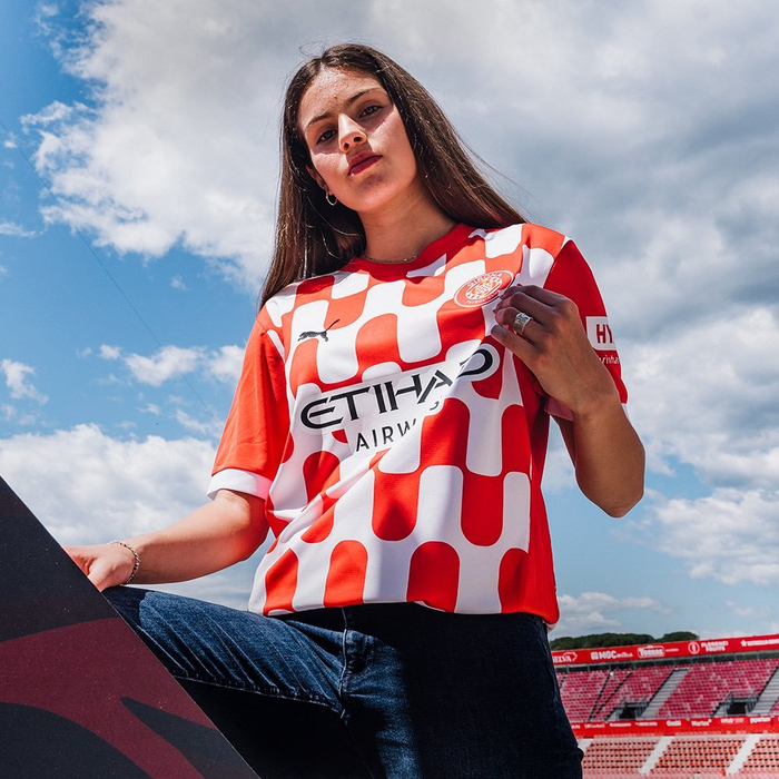 下赛季的赫罗纳球衣,普玛出品!