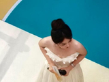 谭松韵好美啊！商城六楼俯拍都挡不住的美貌 ​​​