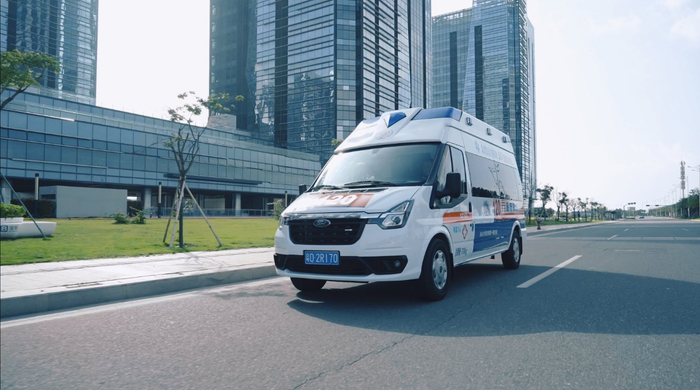 启动仪式现场,汕大医附一院举行5g急救车暨ecmo应急救援现场演练,呈现