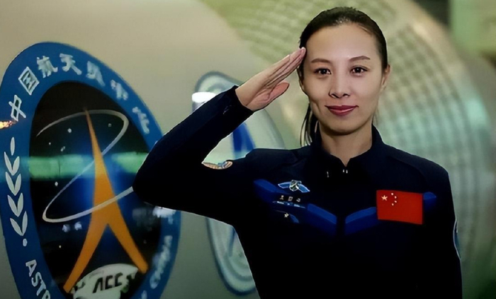 罕见国际空间站迎1男2女神舟十八号乘组确定有女航天员吗