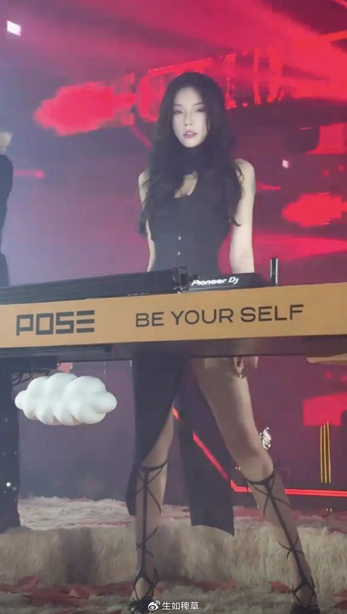 "御姐女神"越小越丝滑入梦!