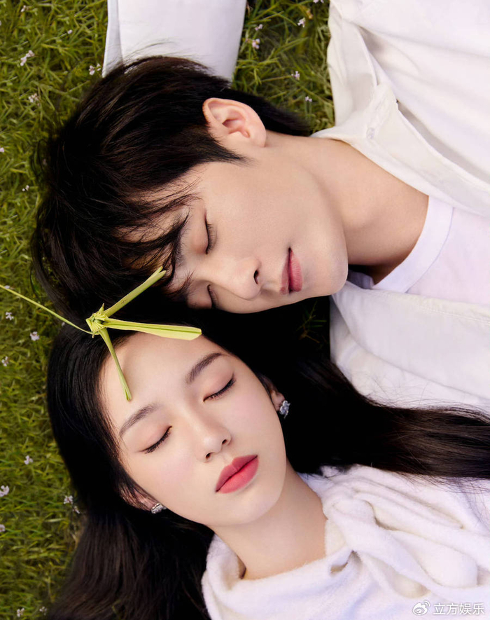 周也和檀健次拍写真恬静美好 深情对望温柔缱绻|檀健次|白色系|写真