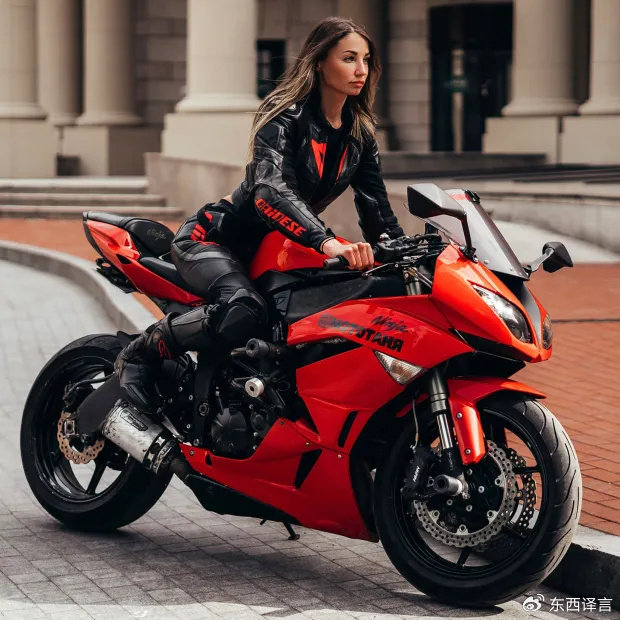 俄罗斯"摩托车美女"殒命土耳其,和卡车相撞,留下了13岁的儿子