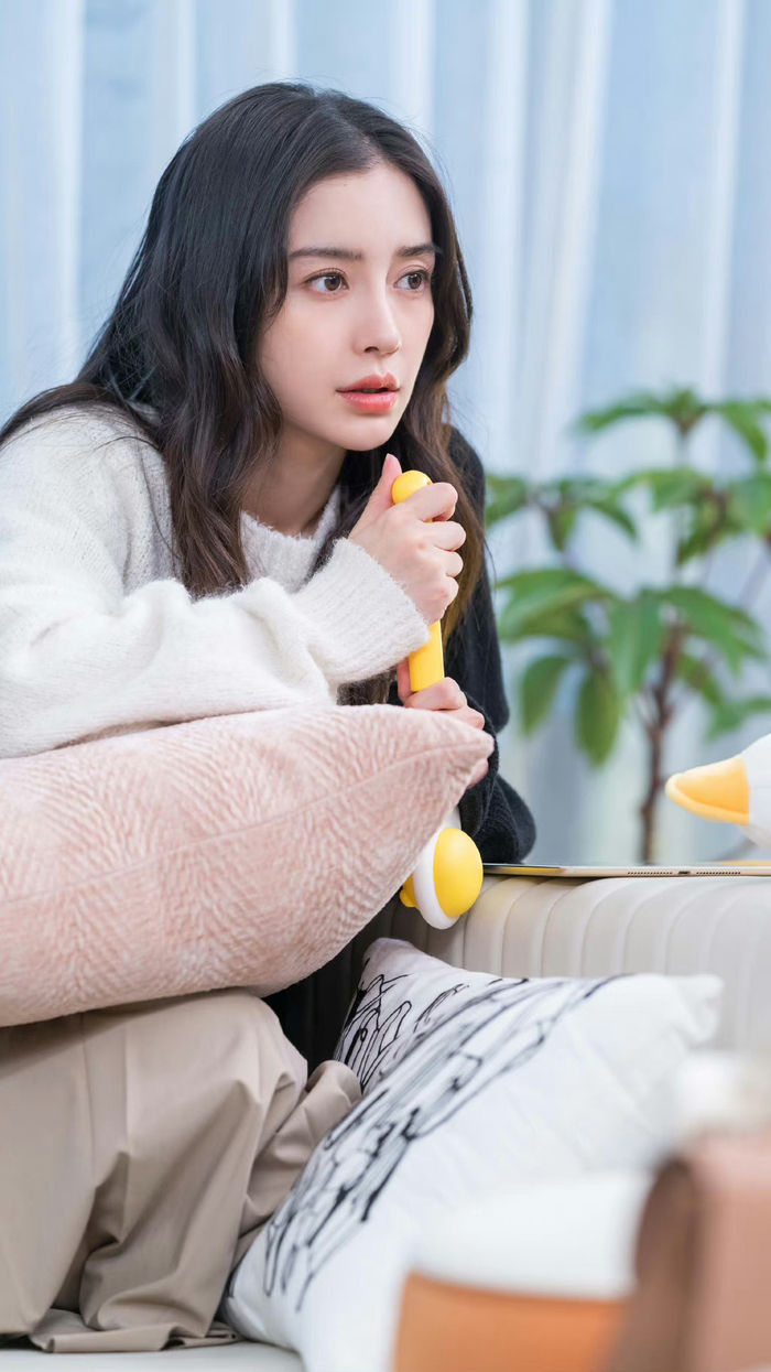 angelababy新剧暮色心约侧颜校服剧照