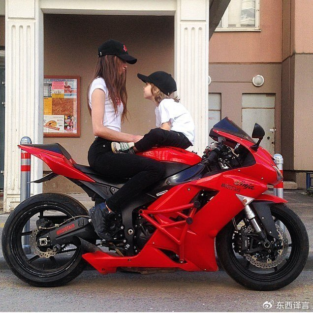 俄罗斯"摩托车美女"殒命土耳其,和卡车相撞,留下了13岁的儿子