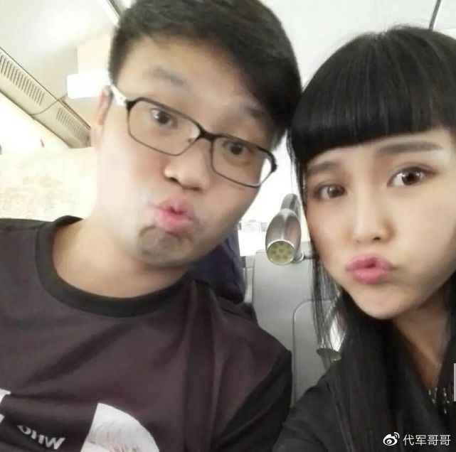 著名演员王迅:前妻被抛弃后悲愤早逝,娶小18岁娇妻却不安分|魏臻|娱乐相关|离婚|婚姻|妻子_新浪新闻