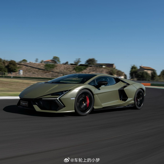 气场拉满! 哑光军事绿 兰博基尼新大牛