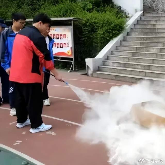 十堰龙泉黄冈学校开展防震应急演练,筑牢校园安全防线