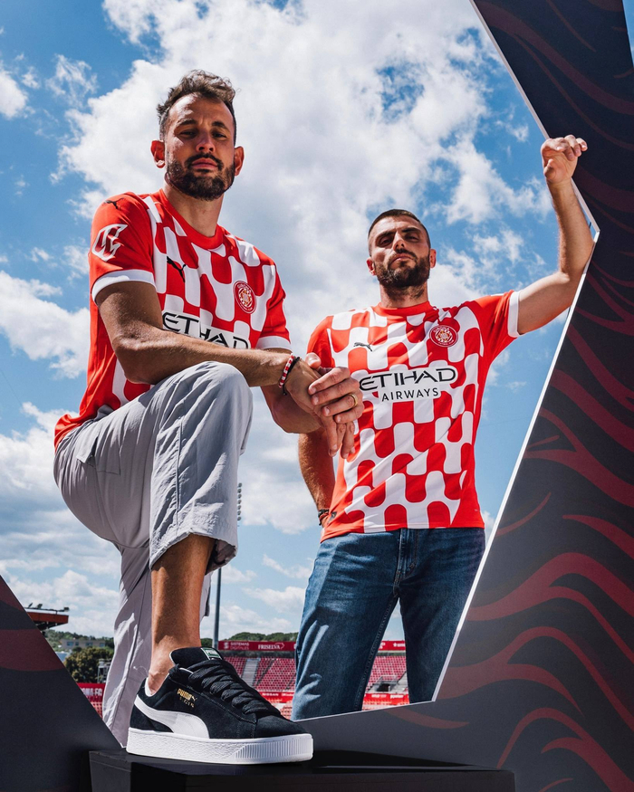 下赛季的赫罗纳球衣,普玛出品!