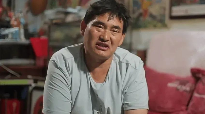 越来越离谱!老实本分的大衣哥露出本色,推出了朱之文酒让人唏嘘