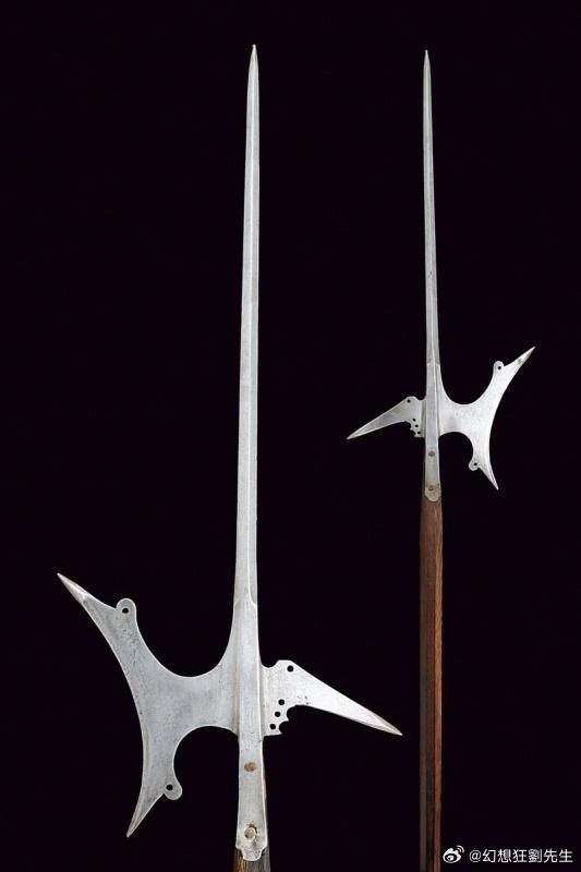 1600年左右意大利制造的一支仪仗用戟,长2410毫米