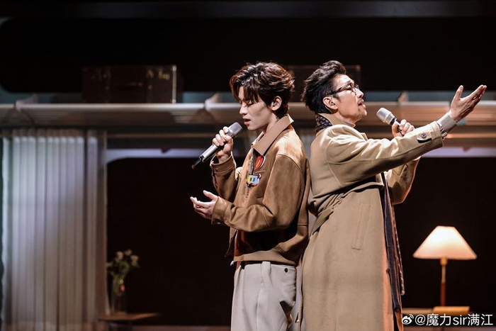 满江:53岁,在《魔力歌先生》里做一个不油腻的叛逆中年丨专访|裙角飞扬|巡演|音乐|舞台|养生_新浪娱乐_新浪新闻