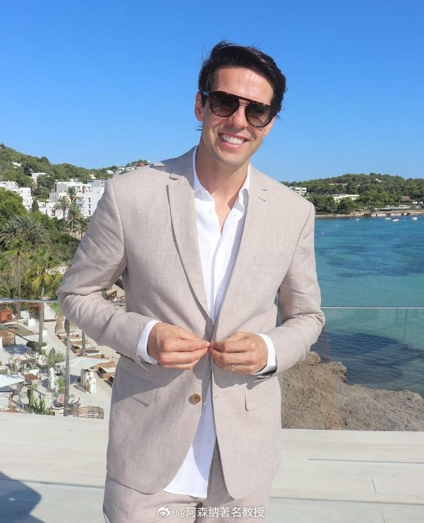 卡卡是真的白月光了,这么多年还是一样帅!