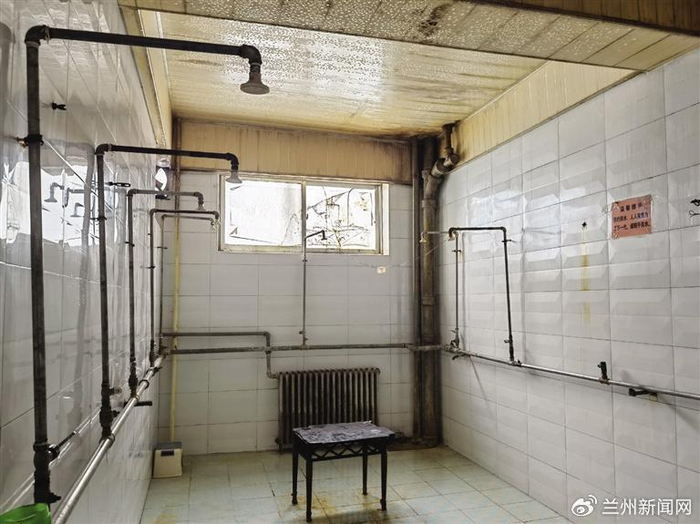 澡堂子越来越少 有人却对它念念不忘