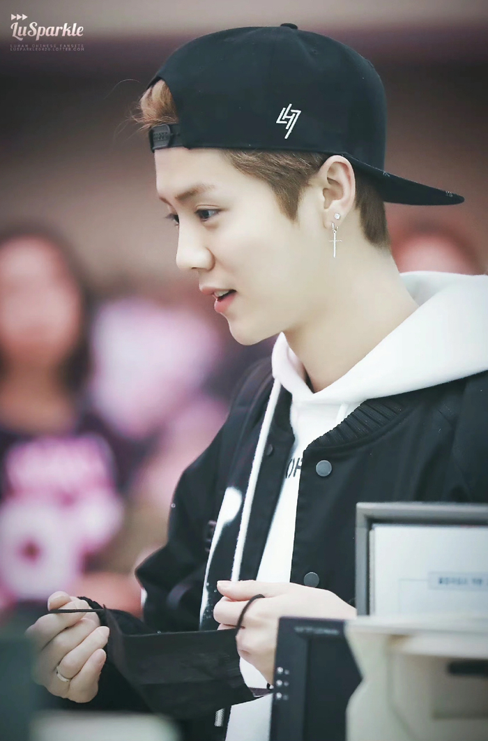 盘点鹿晗@m鹿m 早期机场出圈图 你对这些图还有印象吗?