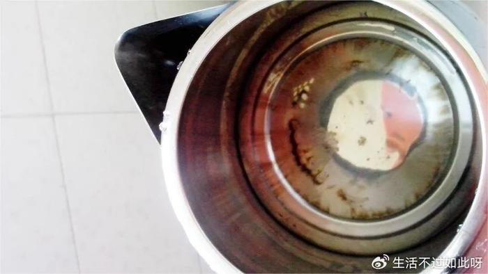 烧水壶的水垢怎么去除?很简单,教你清理方法,几分钟洁净如新