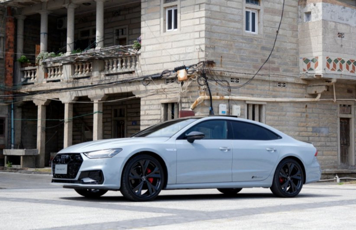 新上汽奥迪a7l上市增rs套件配无框车门v6动力