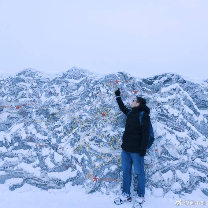 画着中国的首都, 北京 ,也画了中国 最北的漠河 ,最南的曾母暗沙,最东