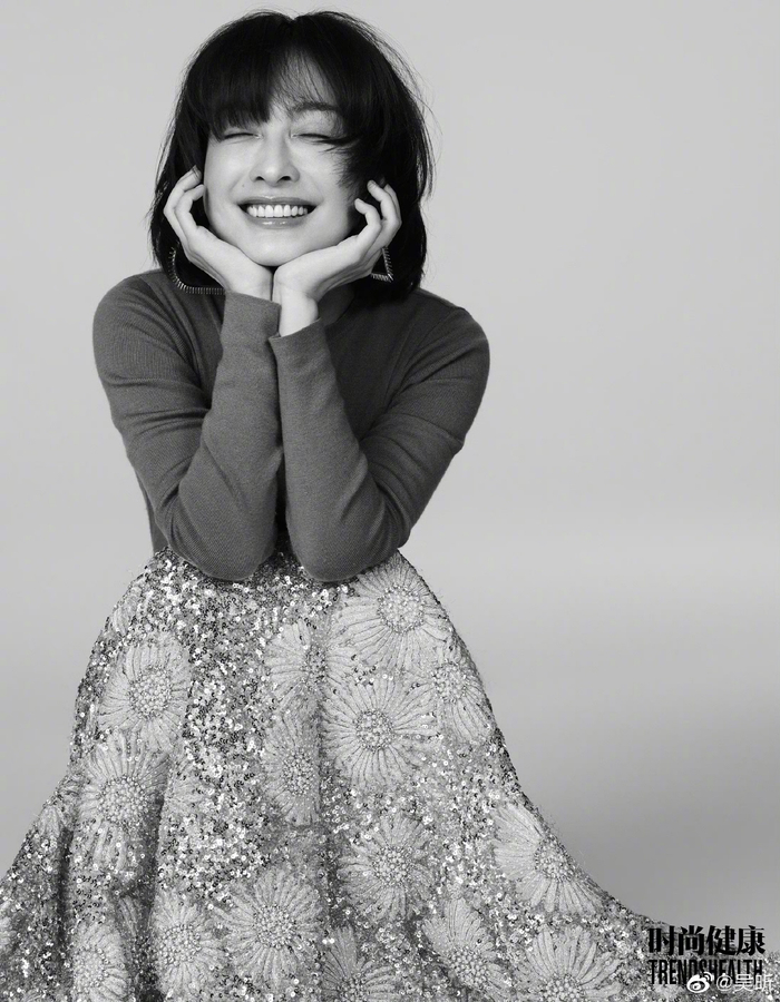 吴昕又剪回了短发,并且还瘦了不少,找回自己喜欢的状态是最好的!