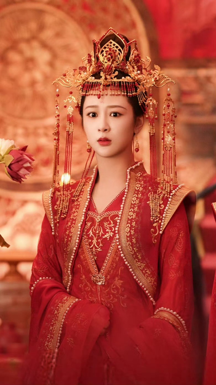 杨紫《长相思2》大婚哭戏,眼中含泪,红妆十里却是命运弄人,真的好心疼