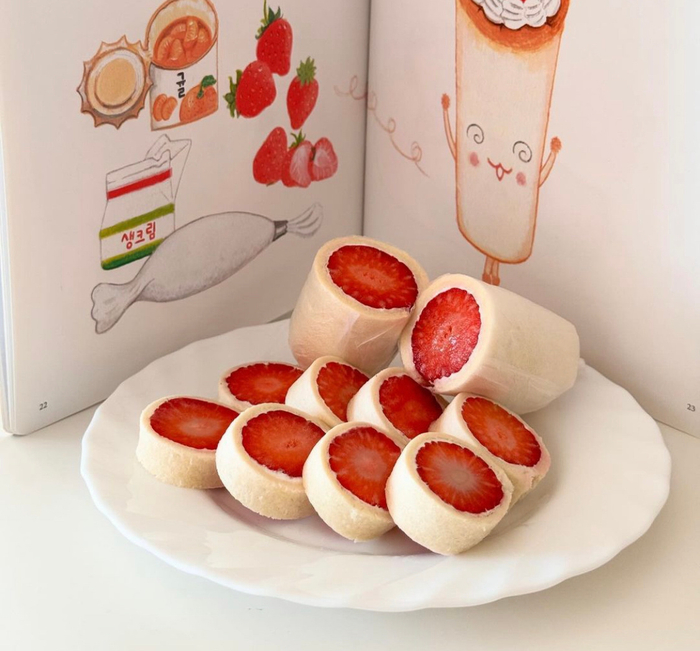 草莓面包卷里面真的有草莓抓住还能吃草莓的季节