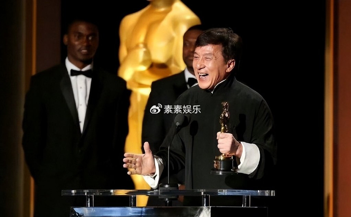 能老是一件幸运的事,分享和洪金宝年轻时的合照|成龙|洪金宝_新浪新闻