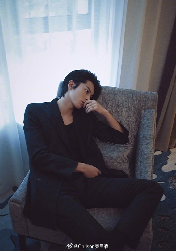 王鹤棣┊allblack西装造型狼奔头