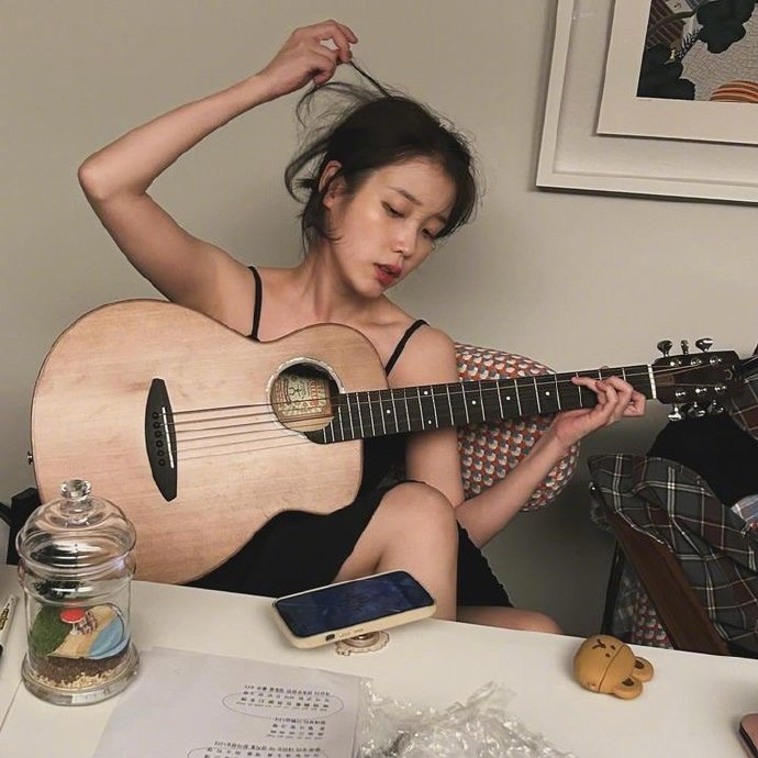 iu ins更新 676767 啊啊啊天知道我有多爱李知恩的生活照