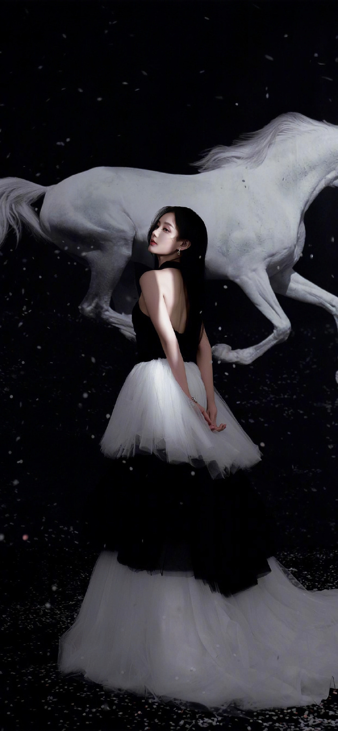 李一桐《男人装》壁纸__财经头条