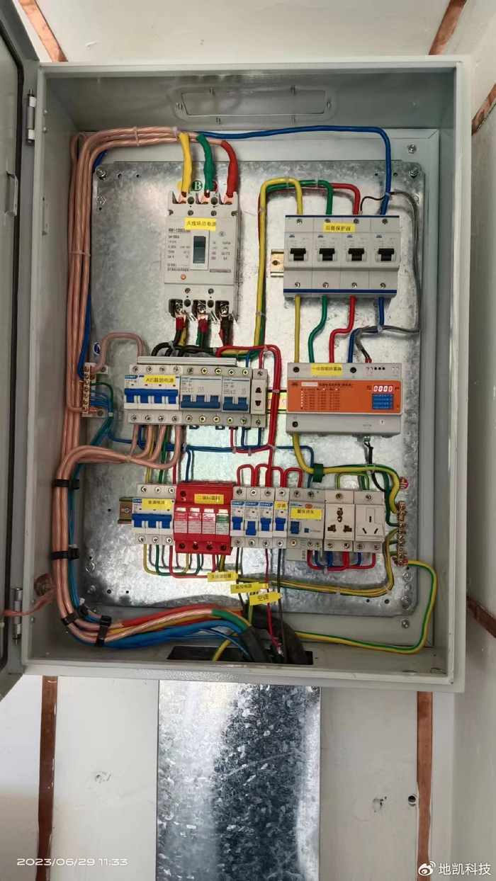 机柜浪涌保护器行业应用解决方案|浪涌保护器|机柜|电源_新浪新闻
