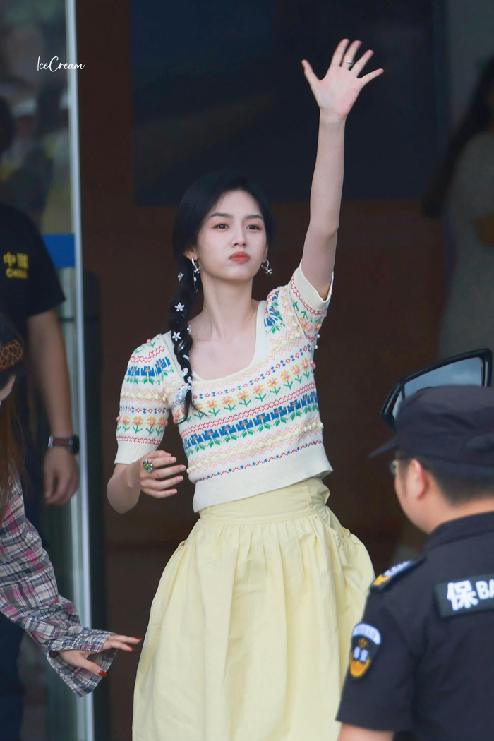 1/ 3周也侧边麻花辫造型好美～  672/ 3周也