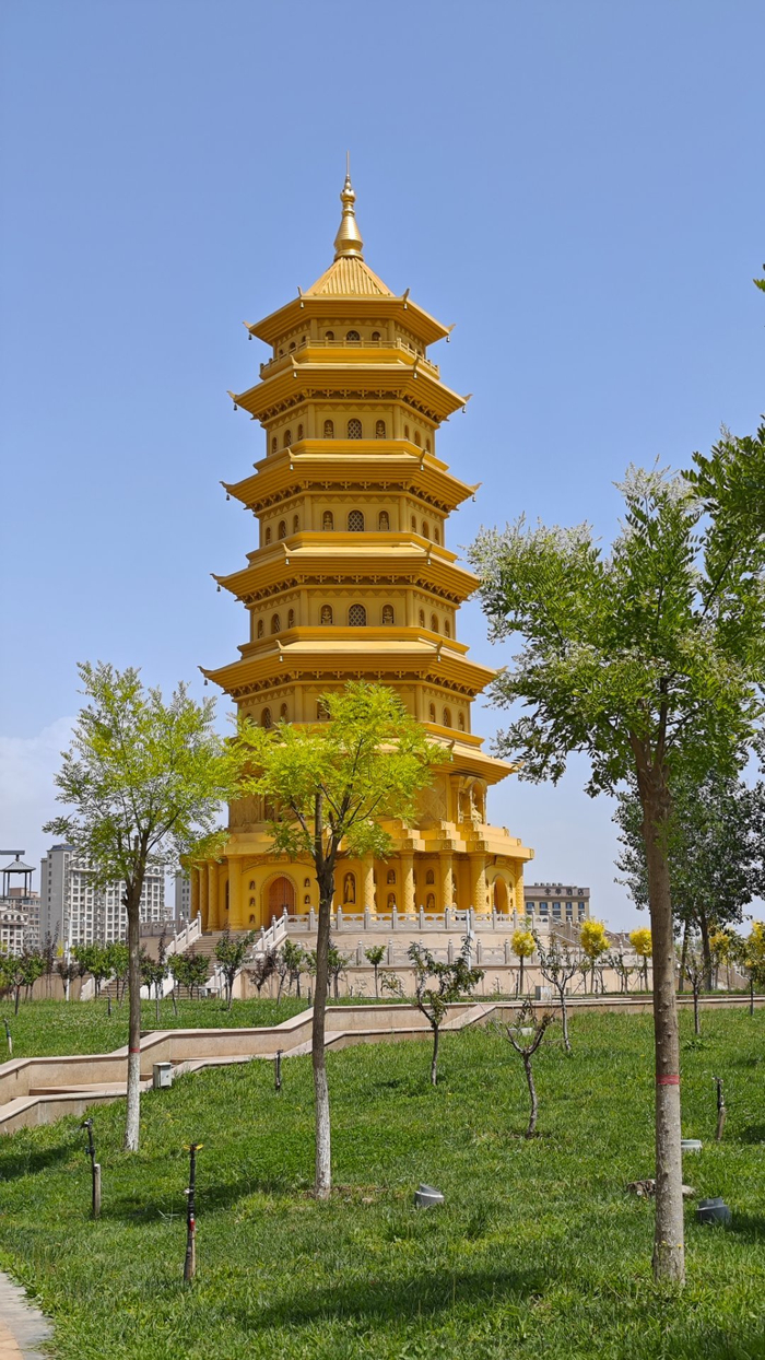 库车 鸠摩罗什塔 老人家是龟兹第一名人