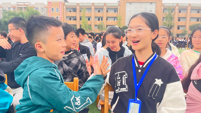 绽放自我 笑迎未来 铜梁中学校举办心理健康教育团辅活动