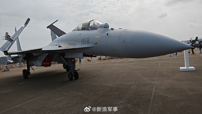 新型舰载机歼15T静态展示图集>>__财经头条