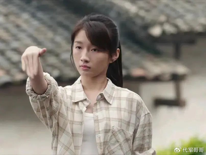 《驻站》李浩菲:演技长相皆被嘲,还被骂资源咖,究竟谁在捧她?