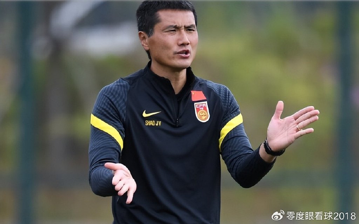 北青报：邵佳一新一期国足将全面年轻化 95前老将淡出 00后成主力军