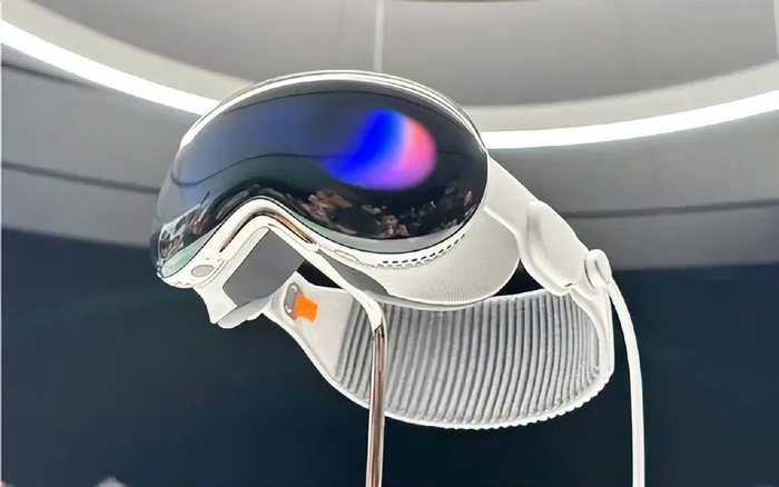 考虑到美版 的vision pro 售价已经高达 3499 美元,国行版 vision pro