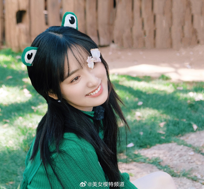 沈月俏皮可爱的初夏小青蛙