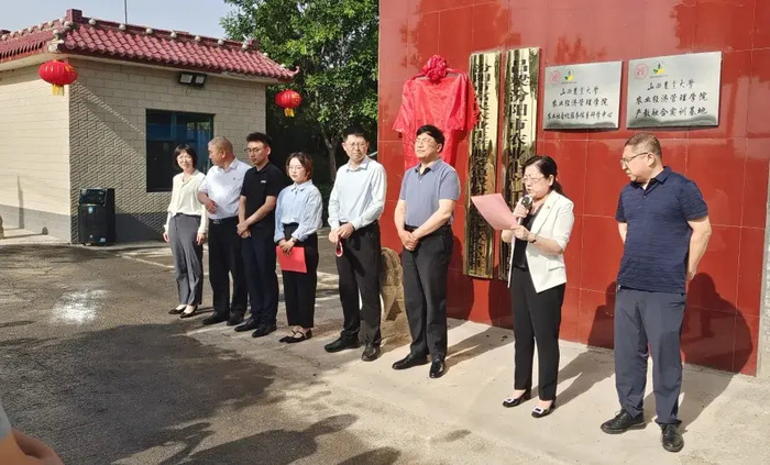 农艺师,博士工作室成员刘韶光,汾阳市政府三级调研员张映楠出席仪式