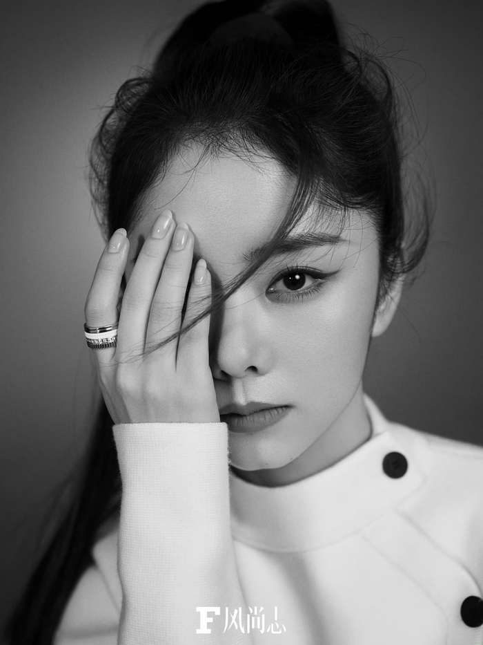 谭松韵谭松韵这组大片真的鲨疯了粉毛好好看啊啊啊