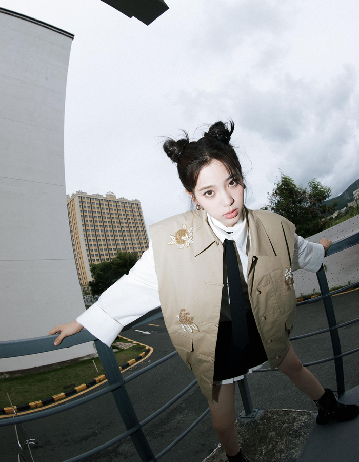 欧阳娜娜双丸子头少女写真9615 朋克少女娜比上线……__财经头条